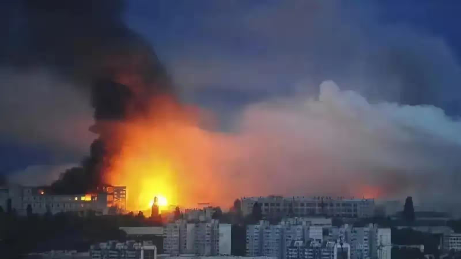 Ukraine Launches Nearly 900 Drones at Russia, Major Attack Hits Moscow Region
